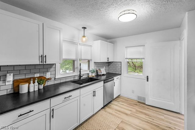 86 Southeast Avenue, Tallmadge, OH 44278