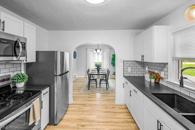 86 Southeast Avenue, Tallmadge, OH 44278
