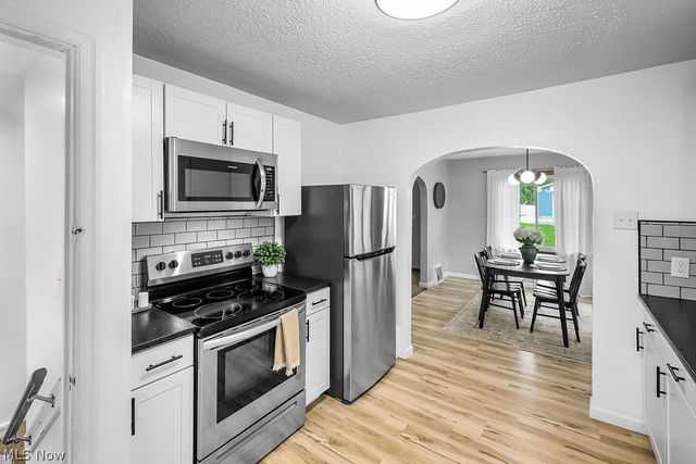 86 Southeast Avenue, Tallmadge, OH 44278
