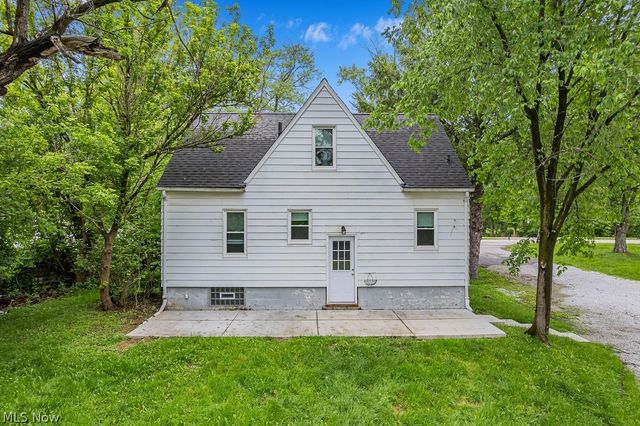 86 Southeast Avenue, Tallmadge, OH 44278