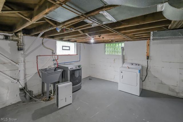 86 Southeast Avenue, Tallmadge, OH 44278