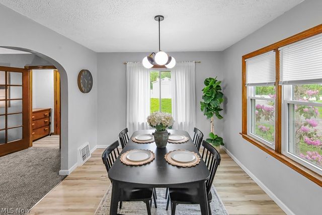 86 Southeast Avenue, Tallmadge, OH 44278