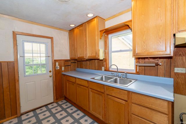 1514 Maplehurst Avenue, Mishawaka, IN 46545