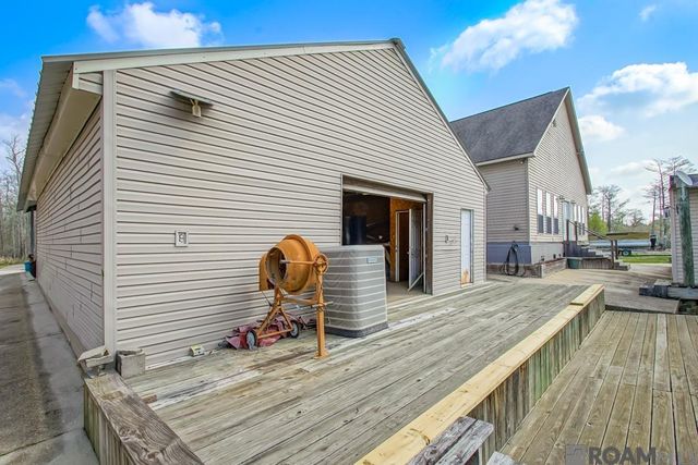 23396 Chene Blanc Ln, Maurepas, LA 70449