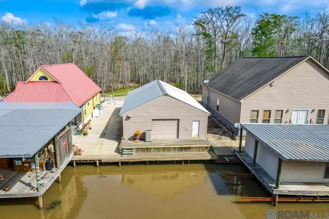 23396 Chene Blanc Ln, Maurepas, LA 70449