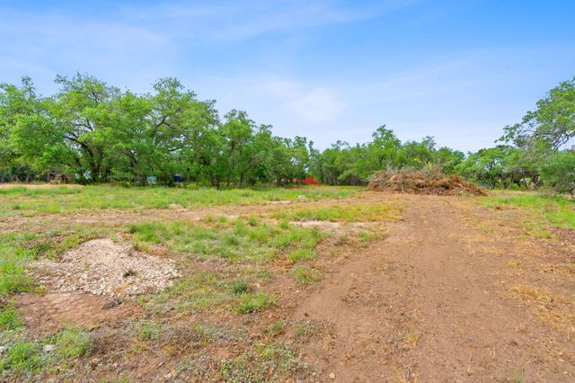 385 Country LN, Dripping Springs, TX 78620