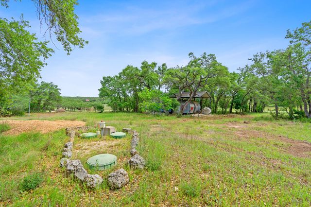 385 Country LN, Dripping Springs, TX 78620