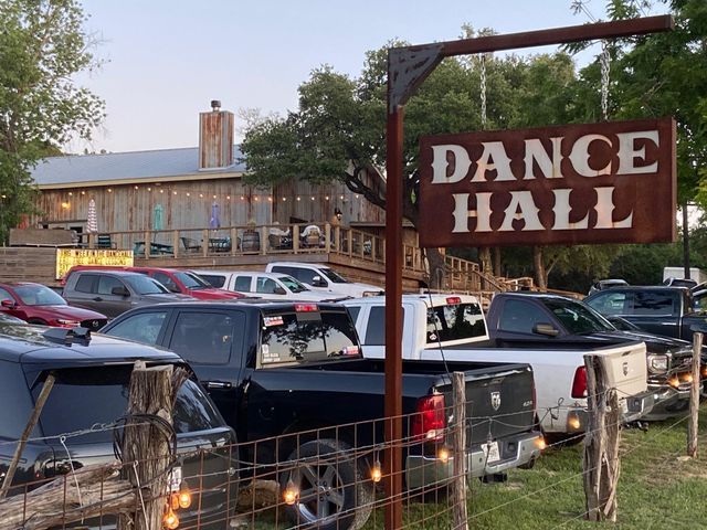 385 Country LN, Dripping Springs, TX 78620