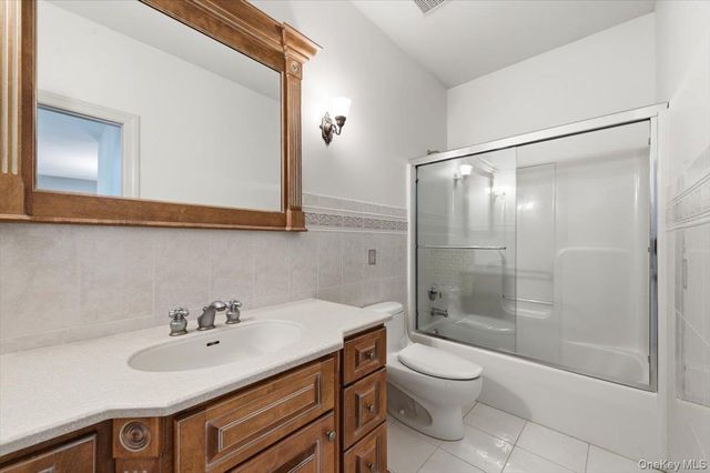 441 S Country Road, East Patchogue, NY 11772