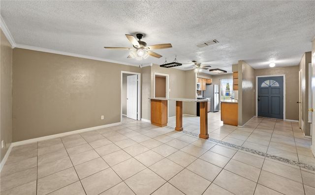 425 Vega Dr, Corpus Christi, TX 78418