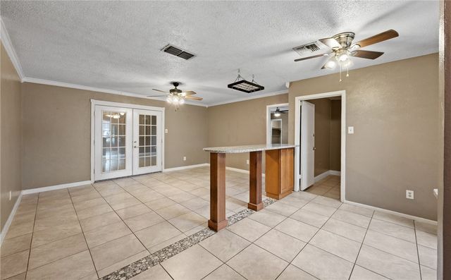425 Vega Dr, Corpus Christi, TX 78418