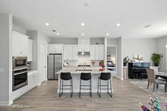 29 TRADESMAN Lane, St. Johns, FL 32259