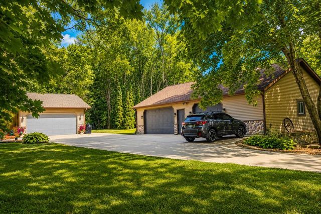 32609 Sunburst COURT, East Troy, WI 53120