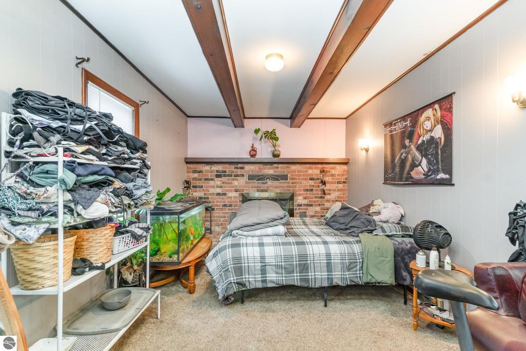 Image 18 of property listing at 909 Weiss Street, Saginaw, MI 48602