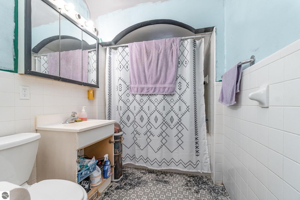 Image 19 of property listing at 909 Weiss Street, Saginaw, MI 48602