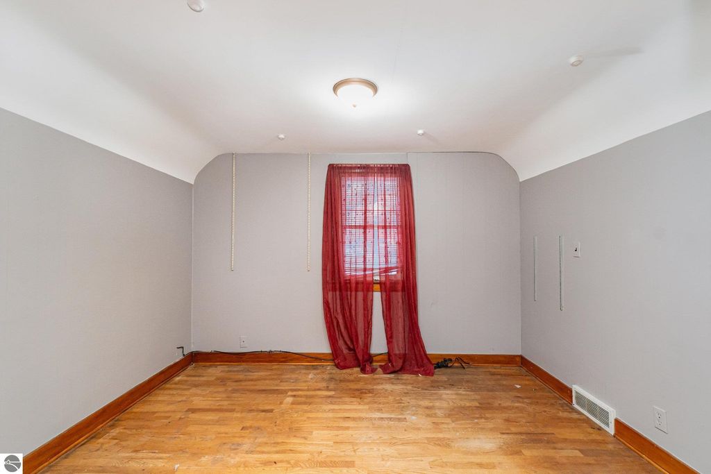 Image 23 of property listing at 909 Weiss Street, Saginaw, MI 48602