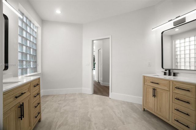 2611 Oakbrook Ln 2611, Weston, FL 33332