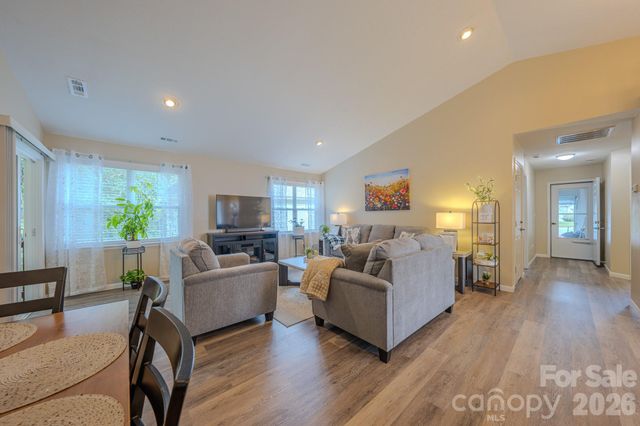 177 Clear Creekside Drive, Hendersonville, NC 28792