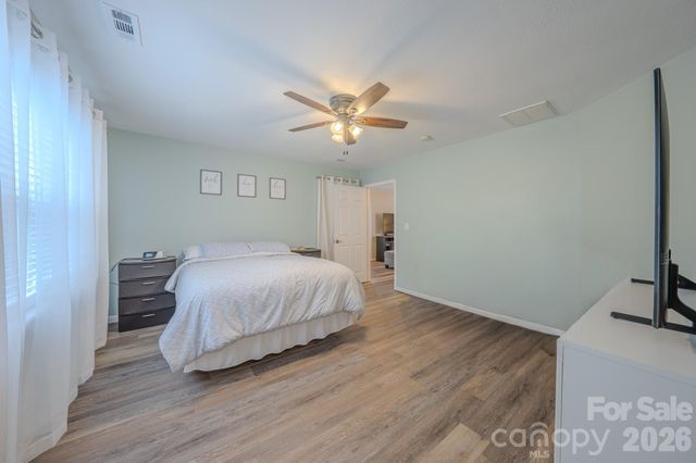 177 Clear Creekside Drive, Hendersonville, NC 28792