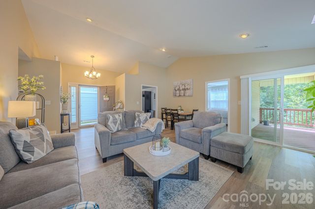 177 Clear Creekside Drive, Hendersonville, NC 28792