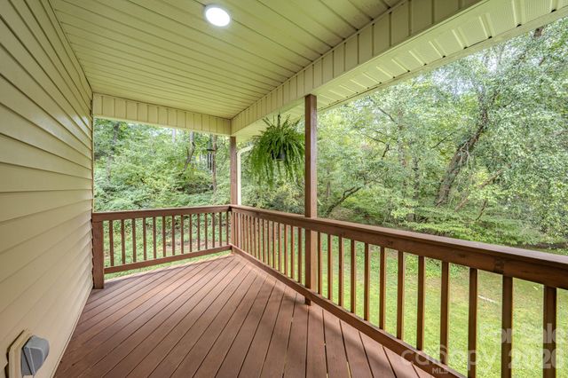 177 Clear Creekside Drive, Hendersonville, NC 28792