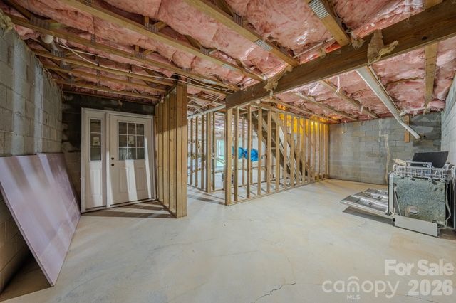177 Clear Creekside Drive, Hendersonville, NC 28792