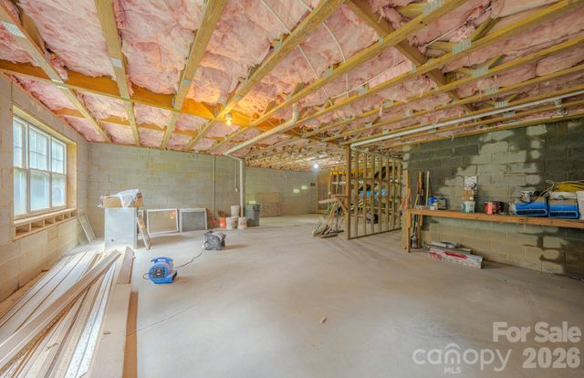 177 Clear Creekside Drive, Hendersonville, NC 28792