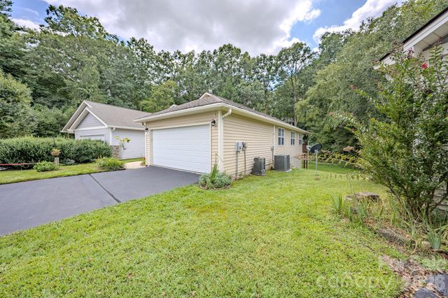 177 Clear Creekside Drive, Hendersonville, NC 28792