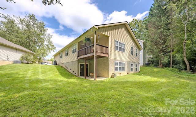 177 Clear Creekside Drive, Hendersonville, NC 28792