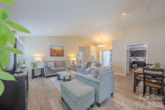 177 Clear Creekside Drive, Hendersonville, NC 28792