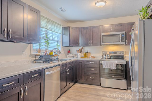 177 Clear Creekside Drive, Hendersonville, NC 28792