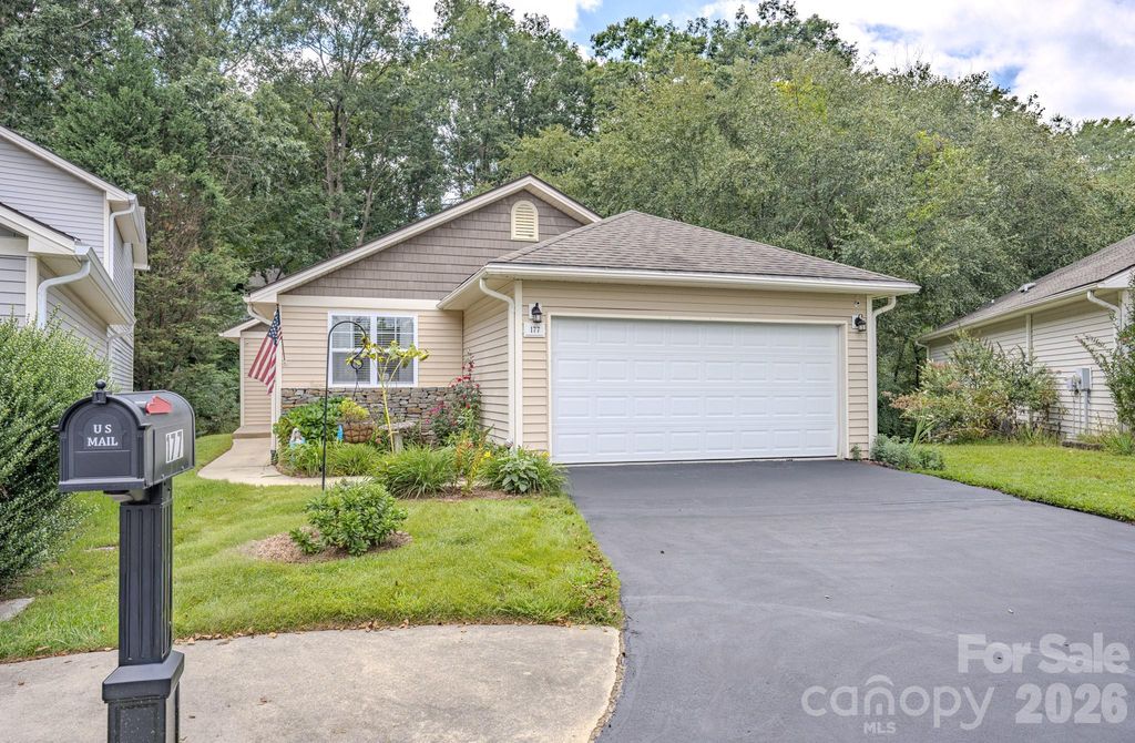 177 Clear Creekside Drive, Hendersonville, NC 28792