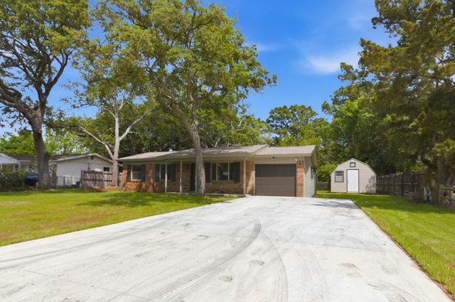 54 Berwick Circle, Shalimar, FL 32579