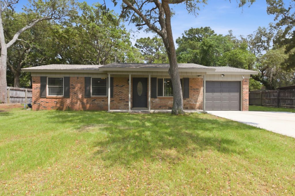 54 Berwick Circle, Shalimar, FL 32579