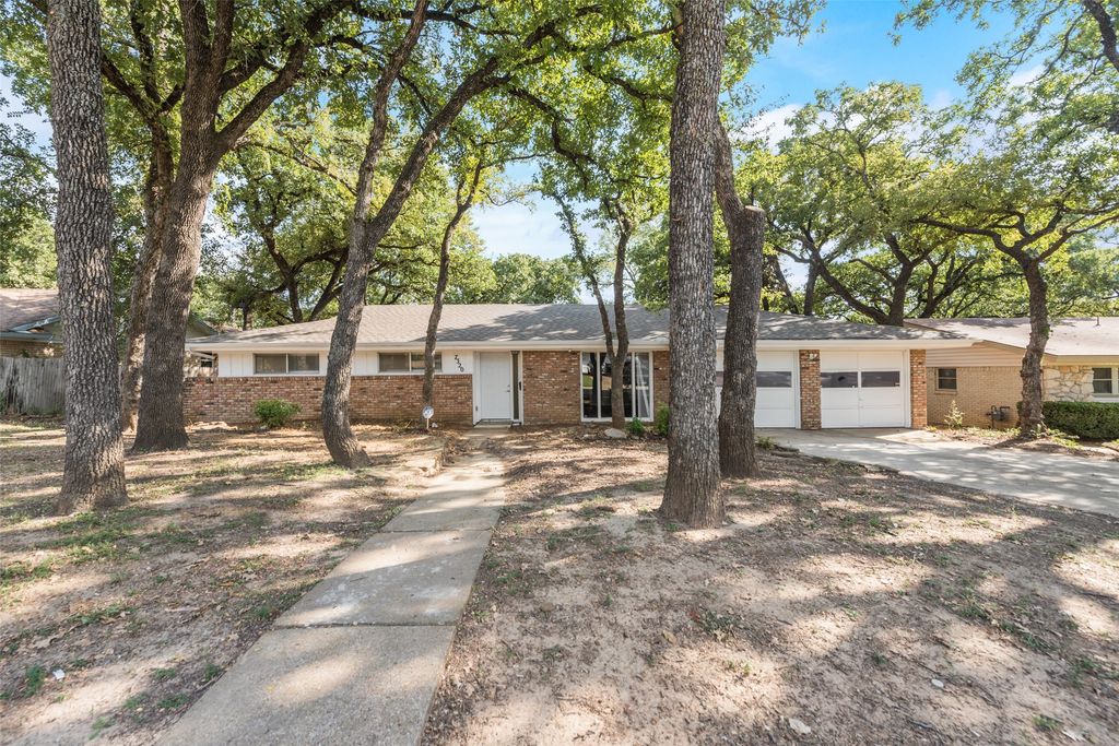 7320 Monterrey Drive, Fort Worth, TX 76112