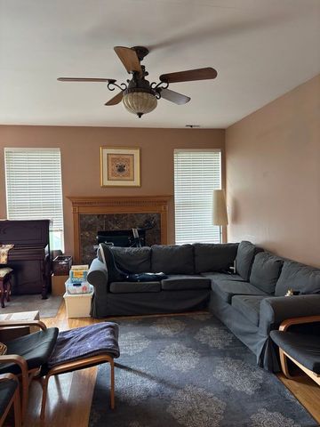 1991 Cobblestone Drive, Carpentersville, IL 60110