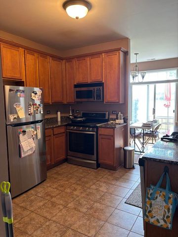 1991 Cobblestone Drive, Carpentersville, IL 60110