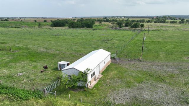 443 County Road 280, Shiner, TX 77984