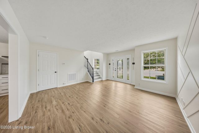 203 Taos Trace, La Grange, KY 40031