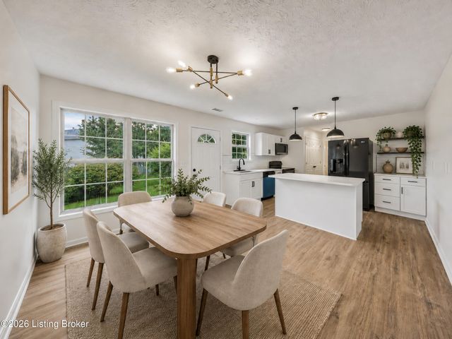 203 Taos Trace, La Grange, KY 40031