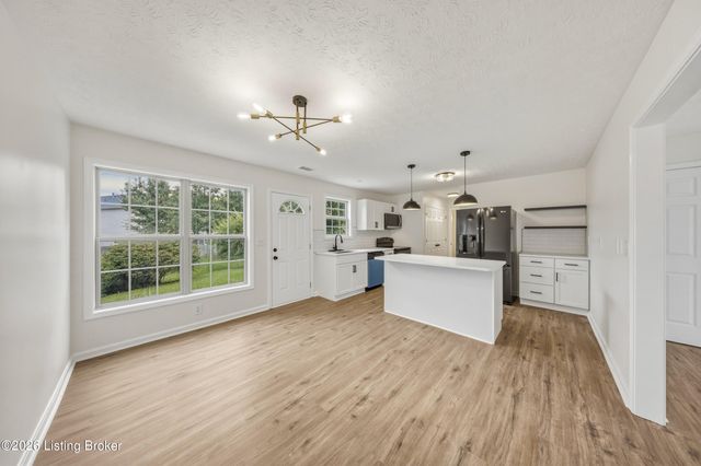 203 Taos Trace, La Grange, KY 40031
