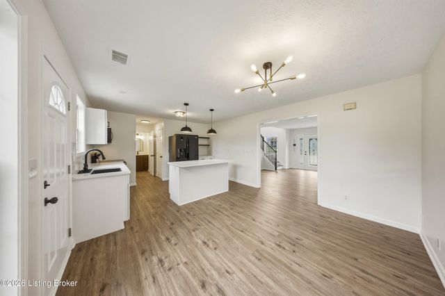 203 Taos Trace, La Grange, KY 40031