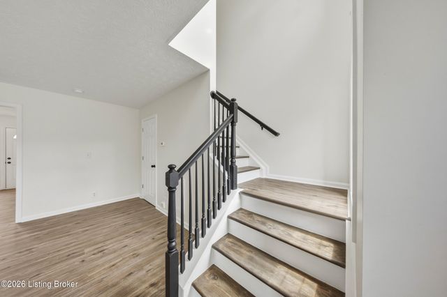 203 Taos Trace, La Grange, KY 40031
