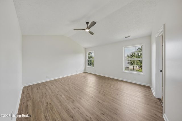 203 Taos Trace, La Grange, KY 40031