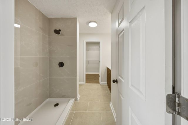 203 Taos Trace, La Grange, KY 40031