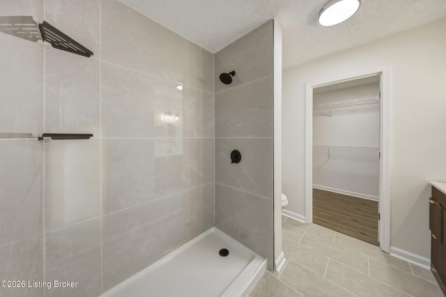 203 Taos Trace, La Grange, KY 40031