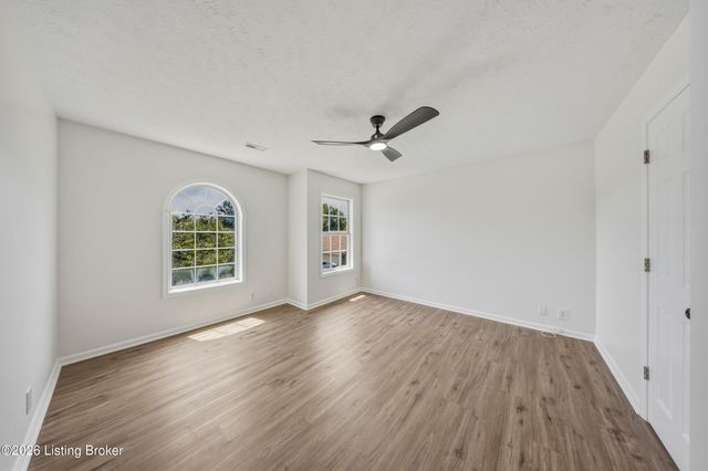 203 Taos Trace, La Grange, KY 40031