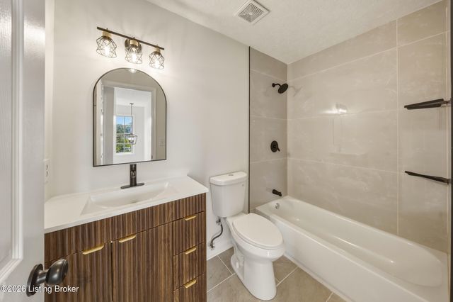 203 Taos Trace, La Grange, KY 40031