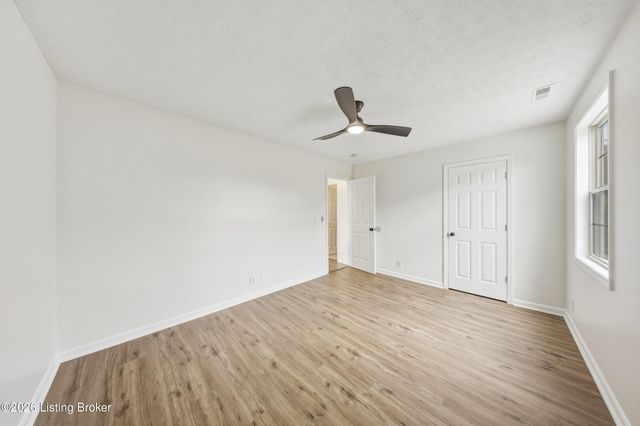203 Taos Trace, La Grange, KY 40031