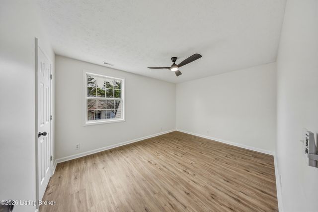 203 Taos Trace, La Grange, KY 40031